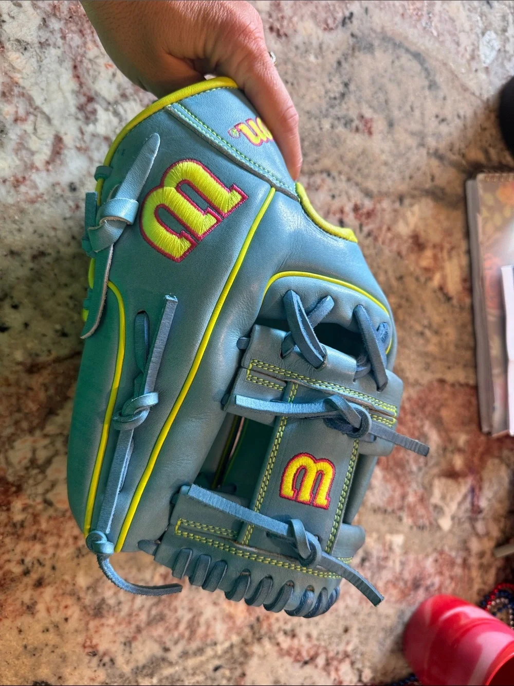Wilson A2000 11.5in Baseball Glove - Picture 1 of 5